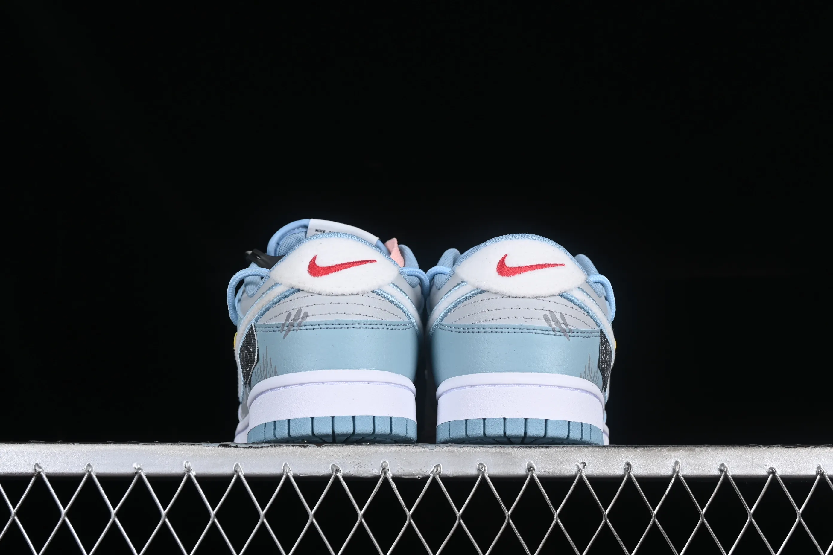 All Categories Nk SB Dunk Series Nk SB Dunk Low Low-top sneakers Nk Dunk Low CNY Made in Cass Hand-painted rabbit Gray blue and white SB strap deconstructed low-top casual sneakers FB1871-011